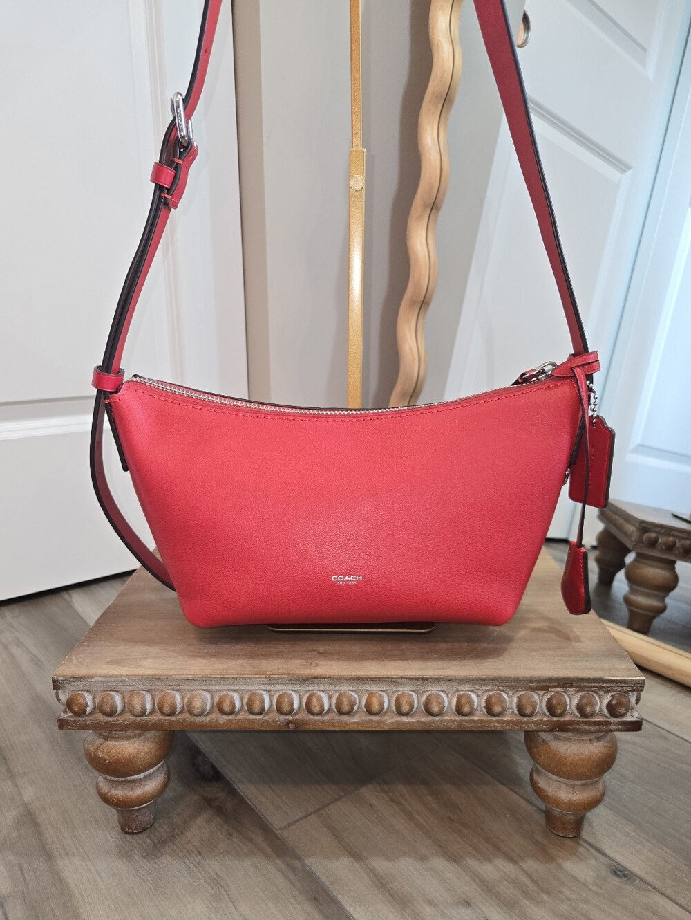 Coach Mott Sling Bag 22 – Scarlett